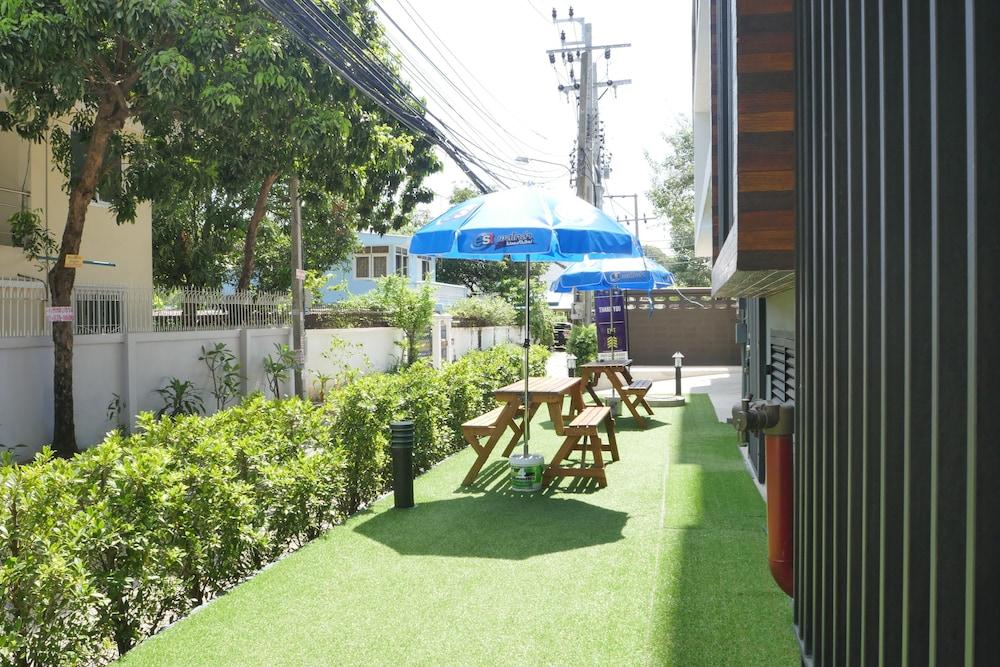 Q Space Residence Bangkok Exterior foto
